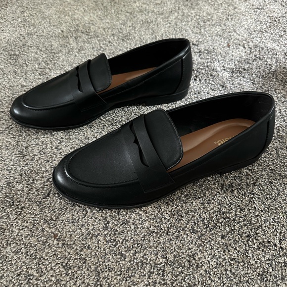 Kensie Gitty Black Ladies Penny Loafers Black Slip-on - Size 10 - New - Picture 3 of 7